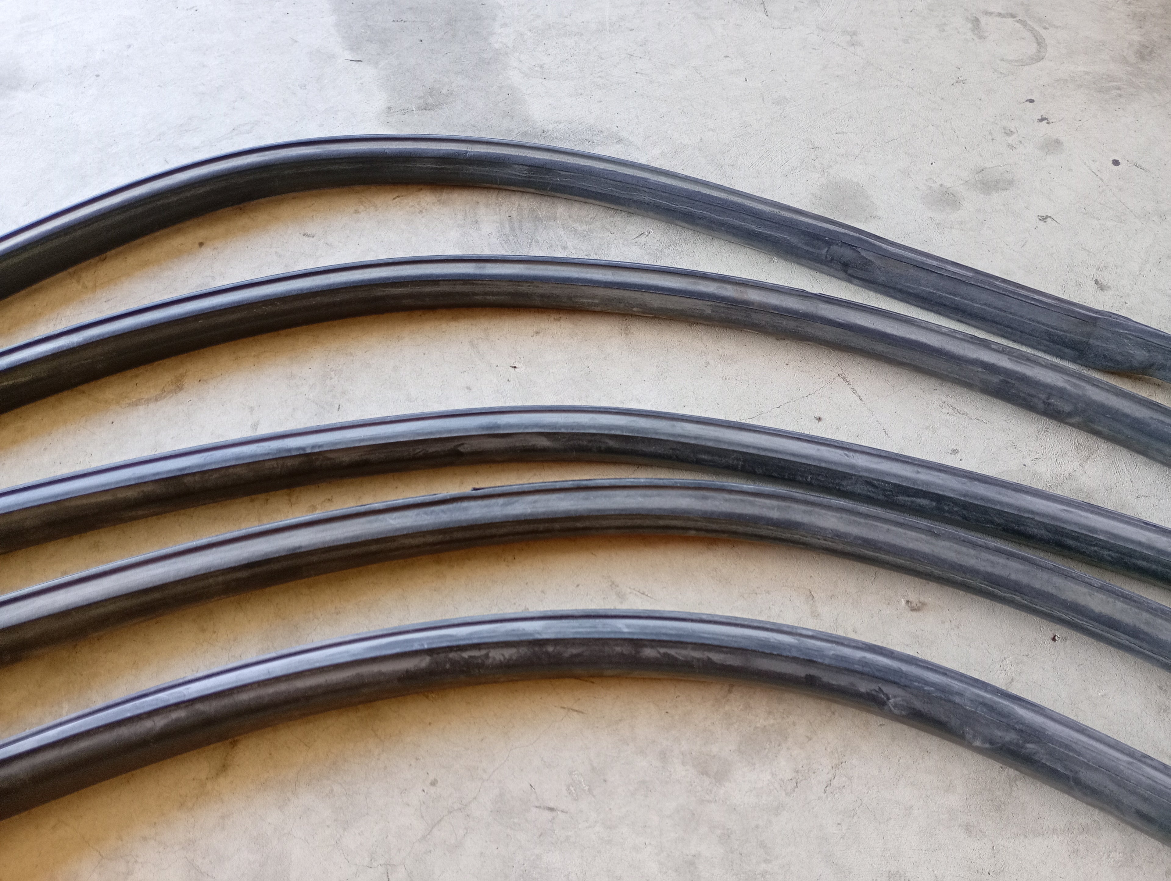 Damaged RIGHT Upper Door Glass Seal, R32 Coupe
