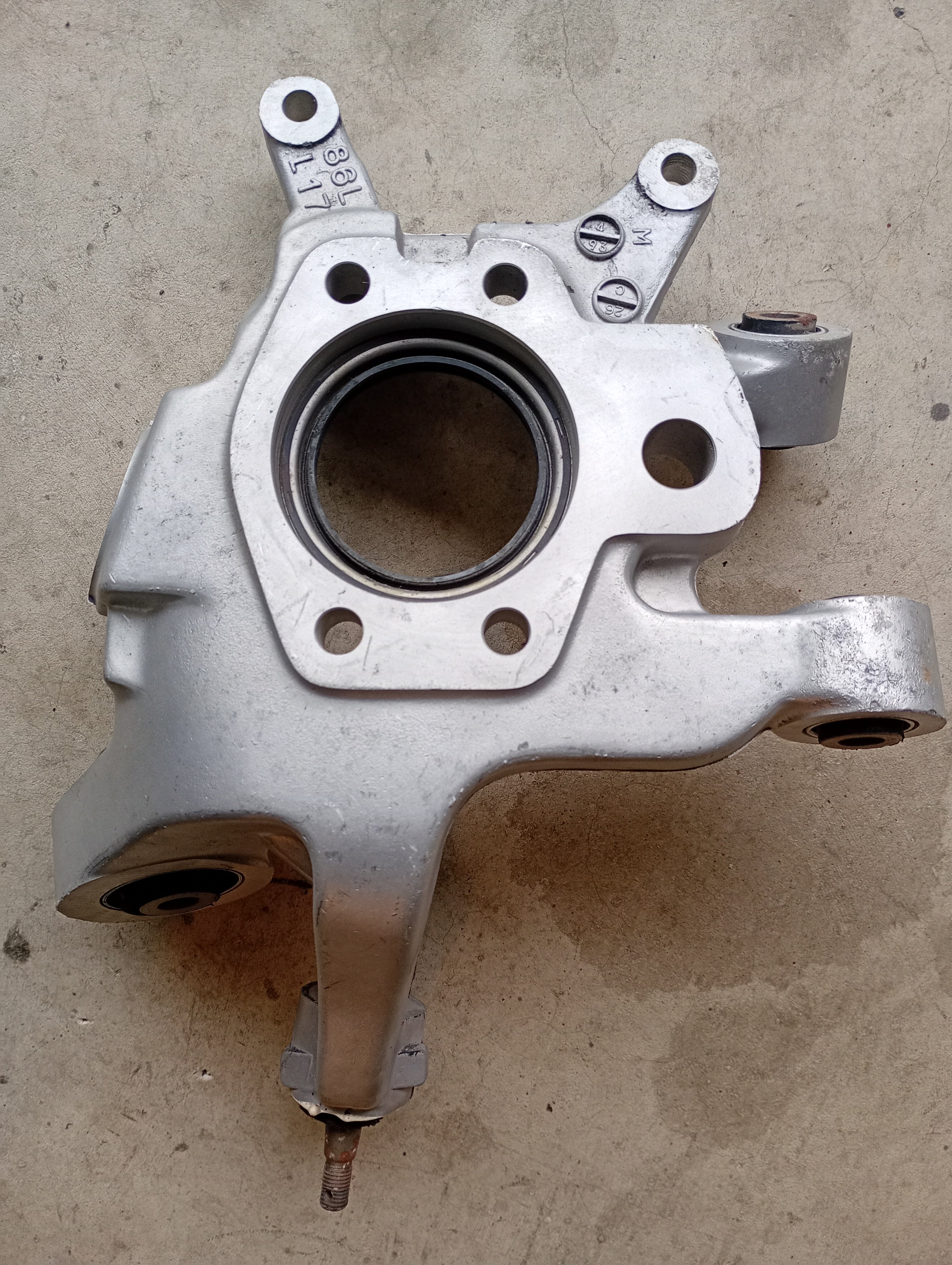 LEFT Rear Hub Carrier, R32 GTR