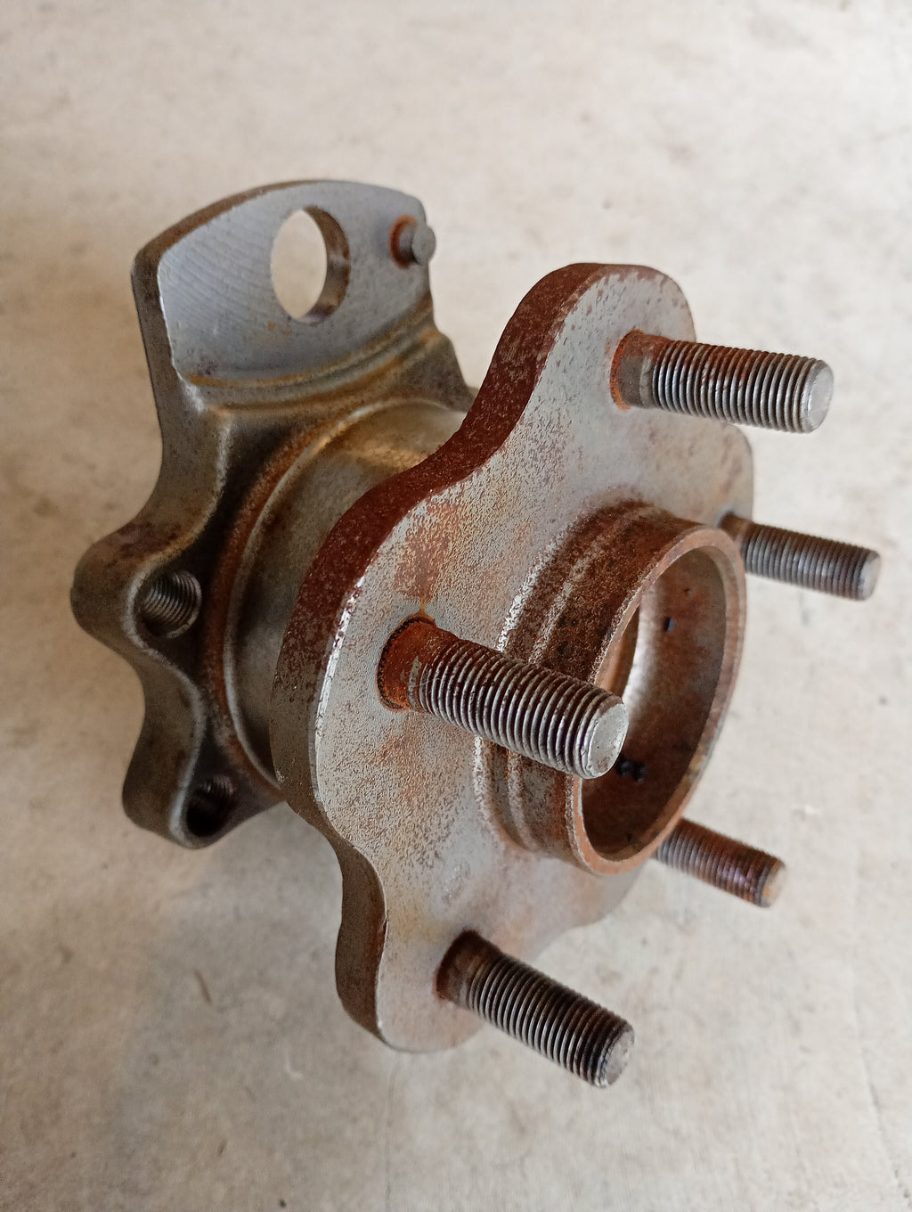 LEFT Rear Wheel Hub, R32 GTR