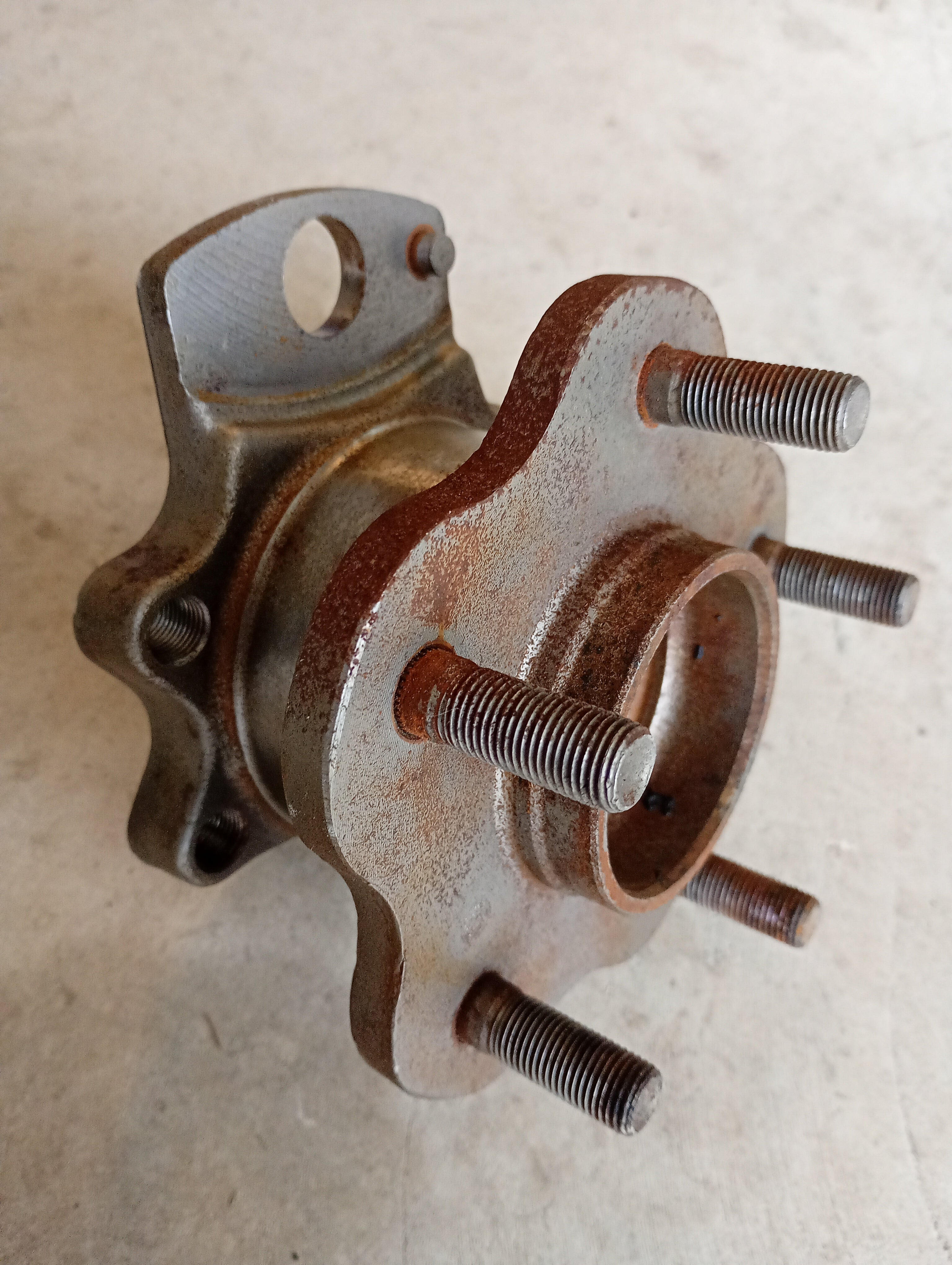 LEFT Rear Wheel Hub, R32 GTR