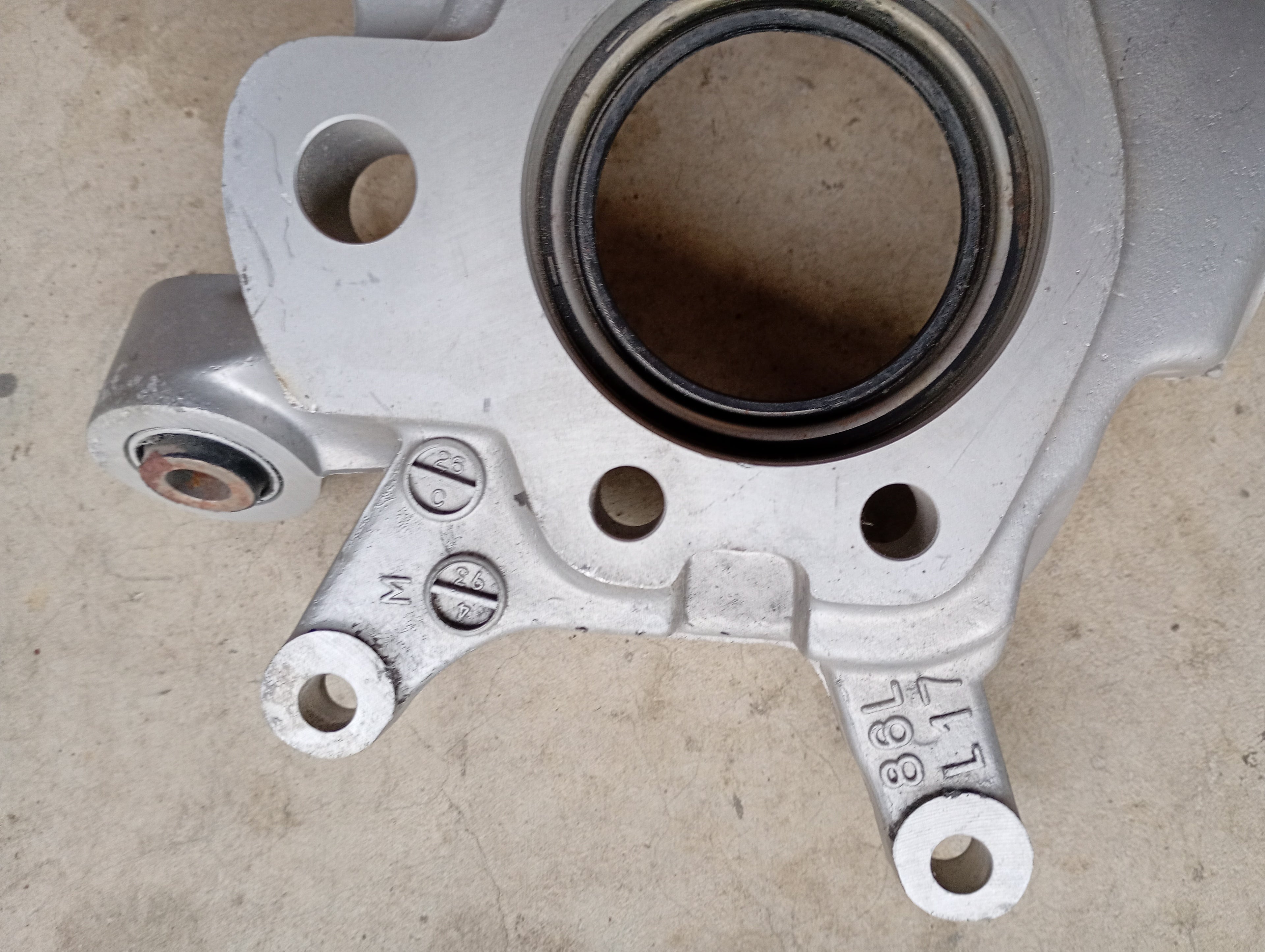 LEFT Rear Hub Carrier, R32 GTR