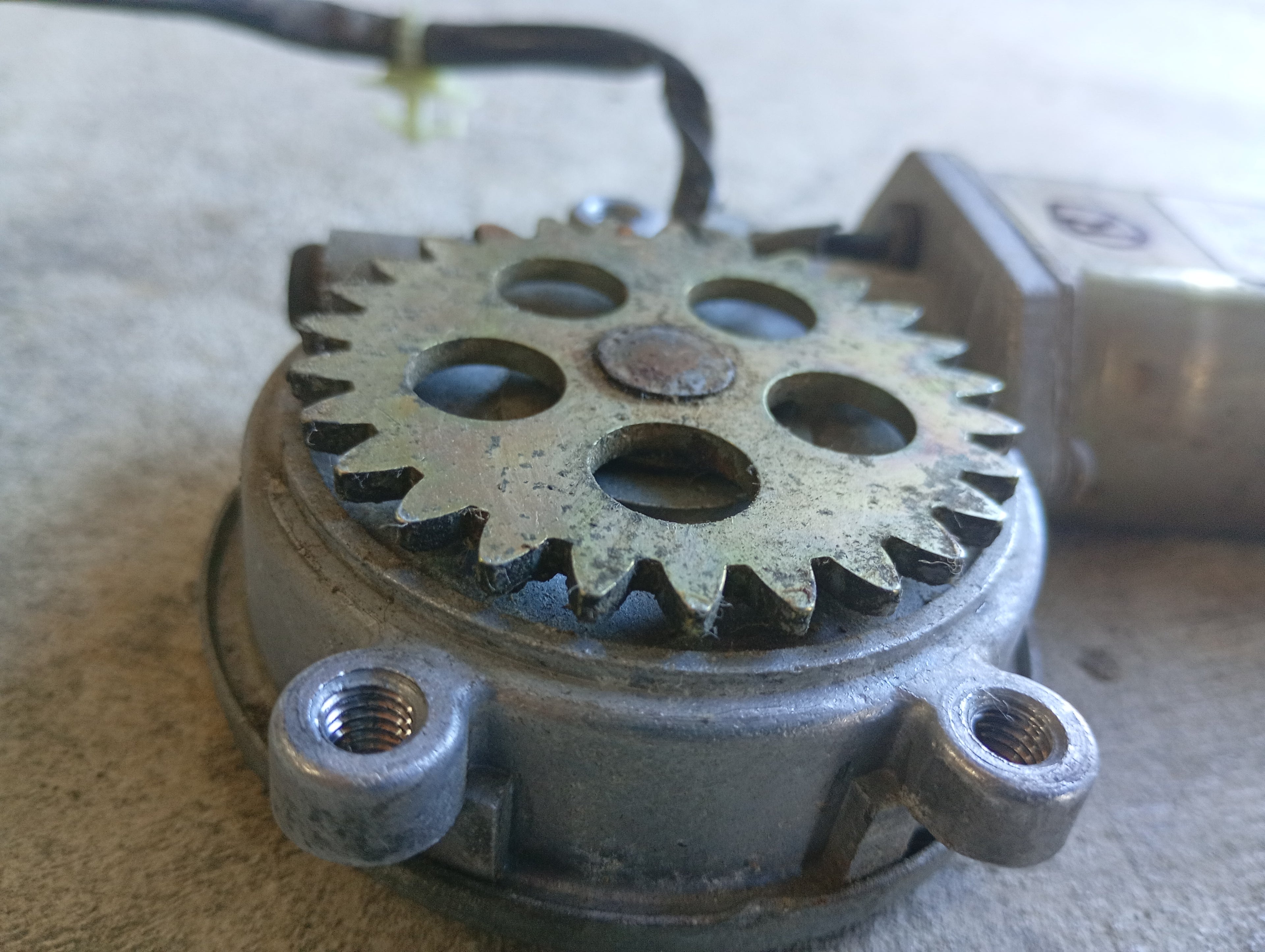 RIGHT Window Regulator, R32 Coupe